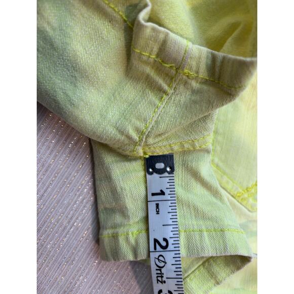 Juniors size 9 neon yellow soho babe denim shorts 2” inseam - Picture 8 of 8
